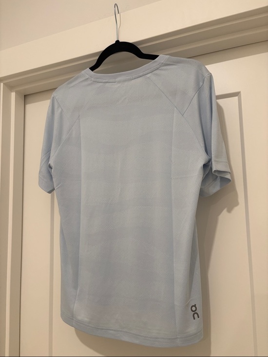 NWT [On] Running Trail-T Short-Sleeve T-Shirt in Arctic Powder Blue Women's M - Picture 9 of 13